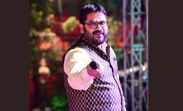 From Corporate Manager to Master of Ceremonies: The Inspirational Journey of Bikaner’s Renowned Anchor, Vinay Harsh