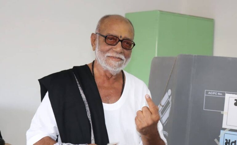 Renowned Spiritual Leader Morari Bapu Exemplifies Civic Duty, Casts Vote in Lok Sabha Elections
