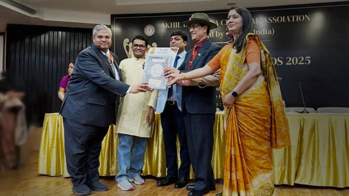 Dr. Vikas Singhal Honored with Bharat Shri Award 2025 for Advancing Evidence-Based Homeopathic Practice